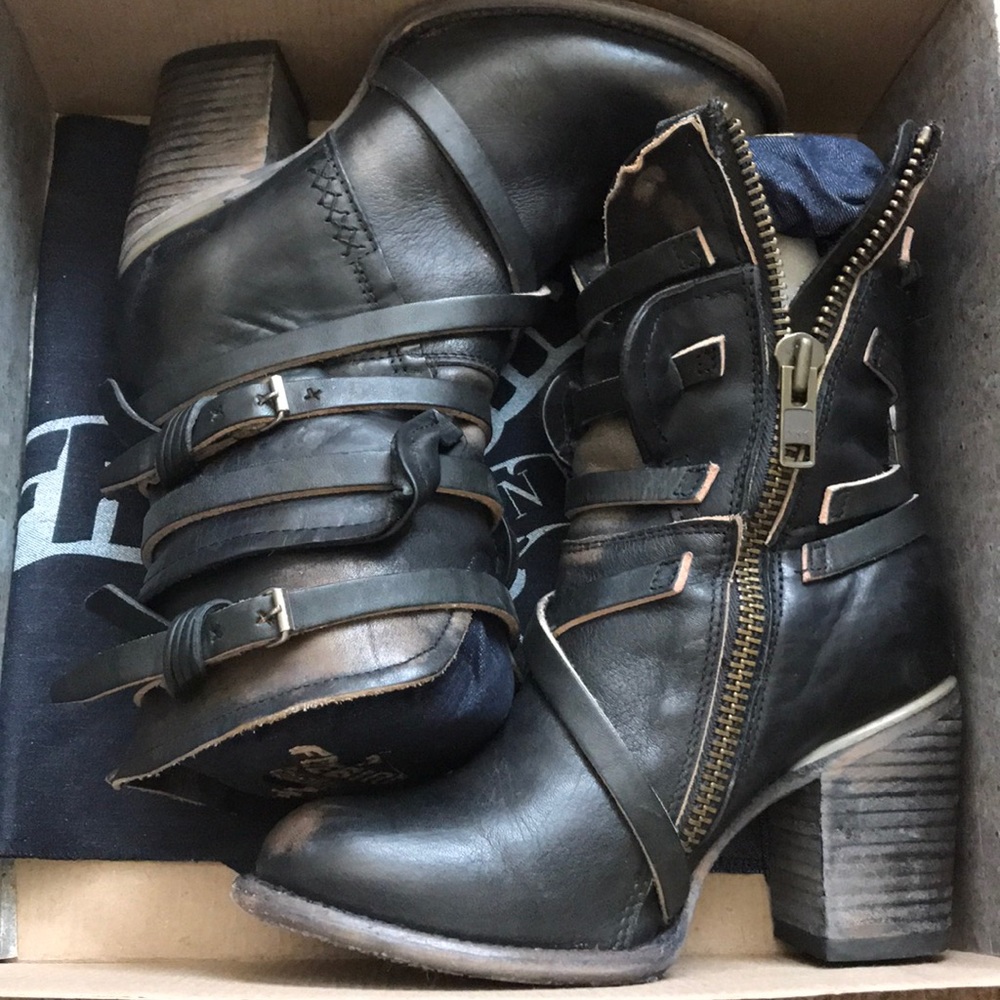 Freebird Baker Boot in Black. Barely worn. Size 8.